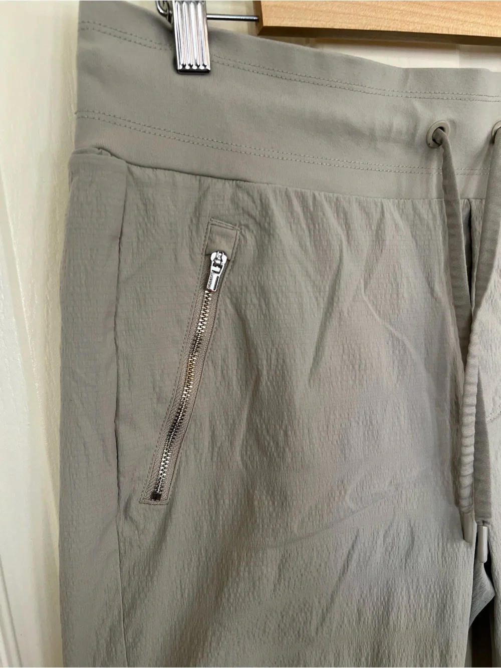 Athleta Trekkie North Jogger Pants Size 12 Taupe Zip Pockets